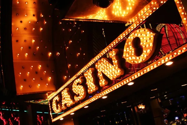 Caishen Wins slot game interface on harta138 slot showing reels and payout table